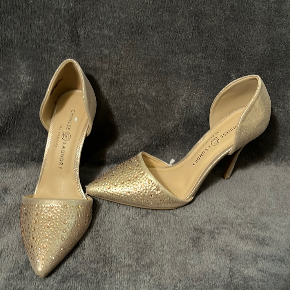 Chinese laundry, size 8.5, Champagne/gold tone pumps with rhinestone details.